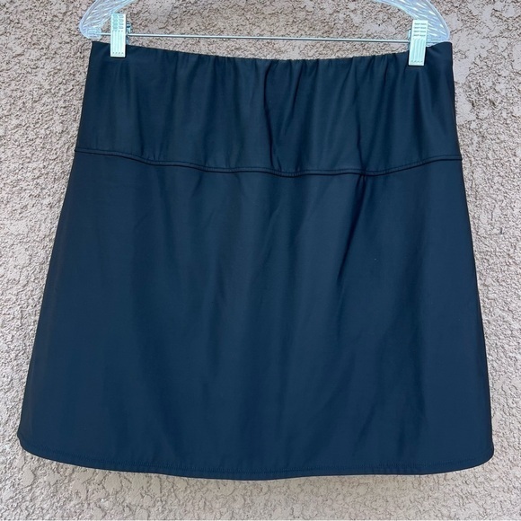 $124 Miraclesuit Fit & Flair Tummy Control Swim Skirt Sz 14 Black Zip Pocket - Picture 2 of 16